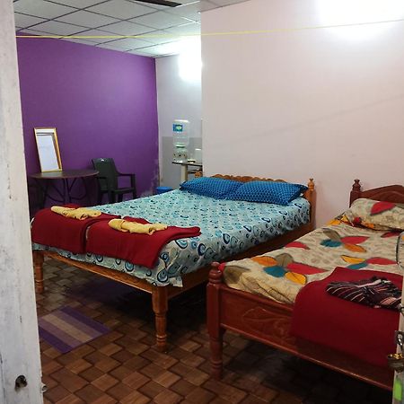 The Leisure Home Stay Shadipur Bagian luar foto