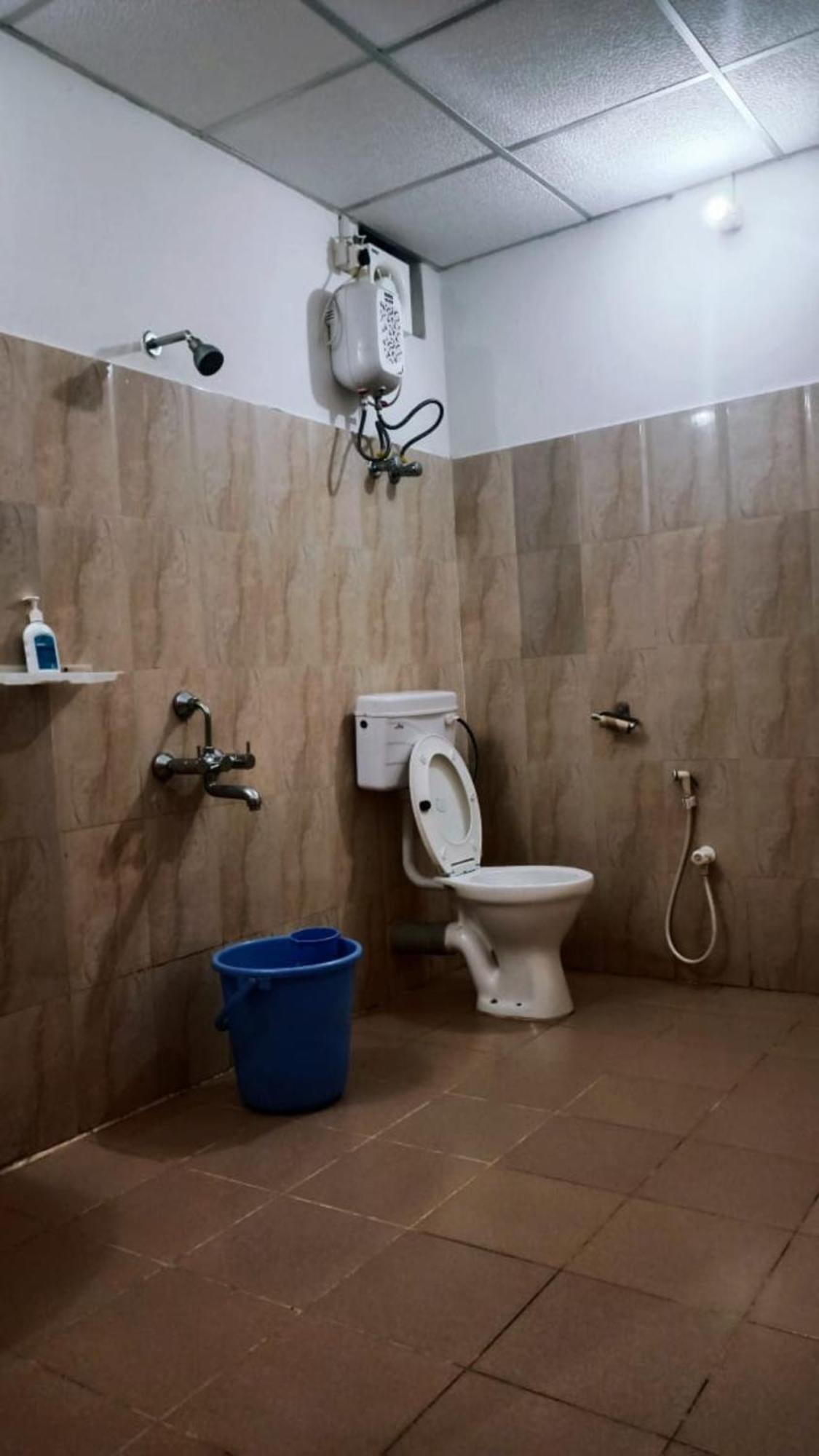 The Leisure Home Stay Shadipur Bagian luar foto